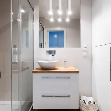 Niebieskie Z Klimatyzacja 100 M Do Plazy דירה רובי