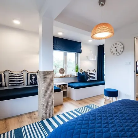 Niebieskie Z Klimatyzacja 100 M Do Plazy דירה רובי