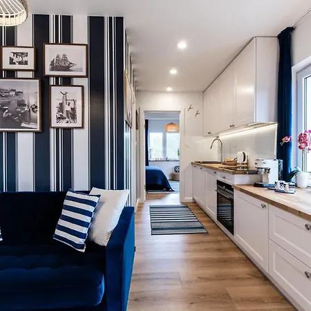 Niebieskie Z Klimatyzacja 100 M Do Plazy Lägenhet *